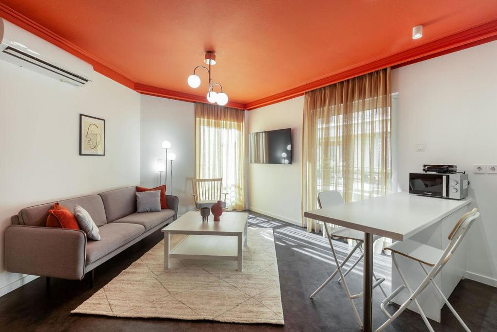 Onezerotwo By Zoia Living Aparthotel Athena Bagian luar foto