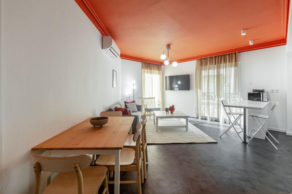 Onezerotwo By Zoia Living Aparthotel Athena Bagian luar foto