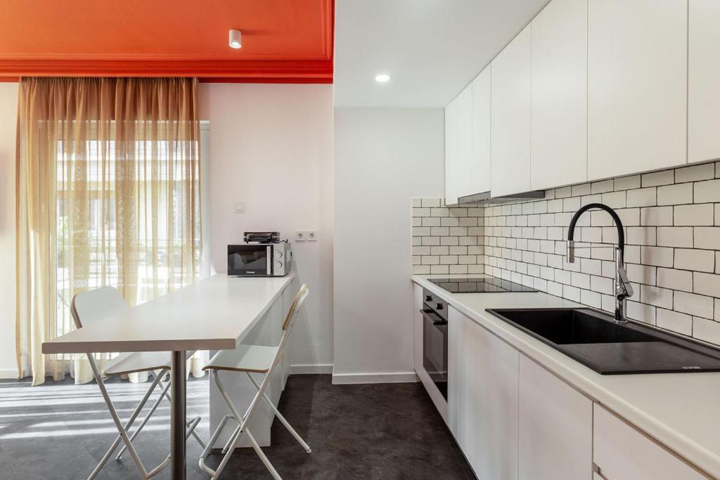 Onezerotwo By Zoia Living Aparthotel Athena Bagian luar foto