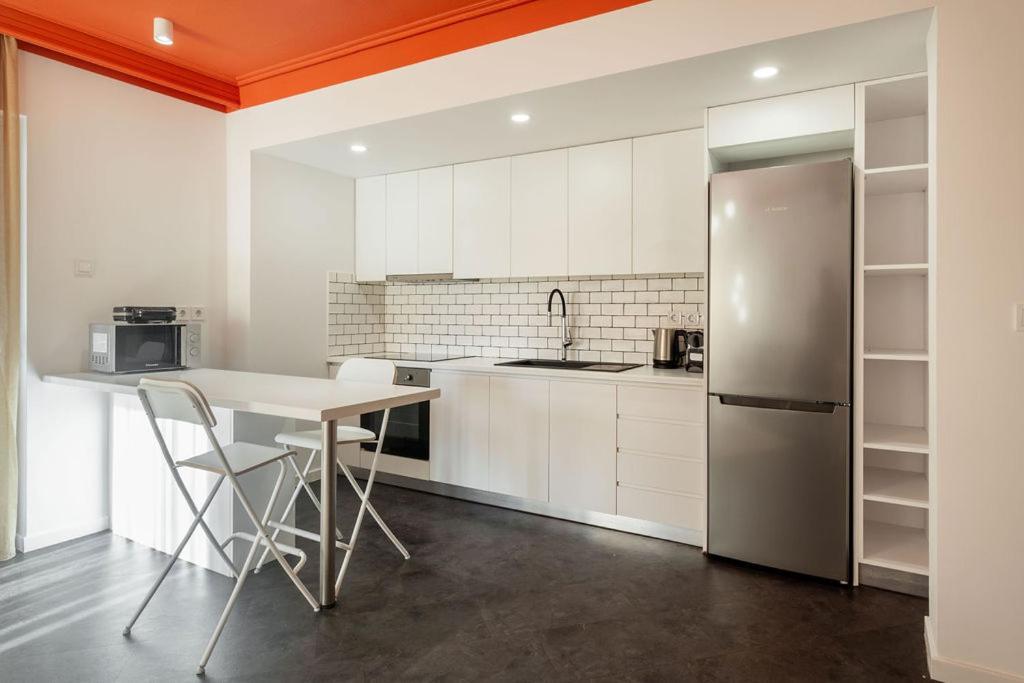 Onezerotwo By Zoia Living Aparthotel Athena Bagian luar foto