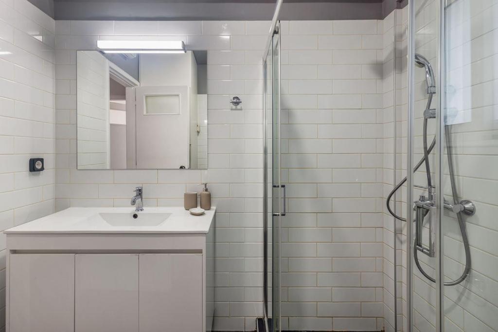 Onezerotwo By Zoia Living Aparthotel Athena Bagian luar foto